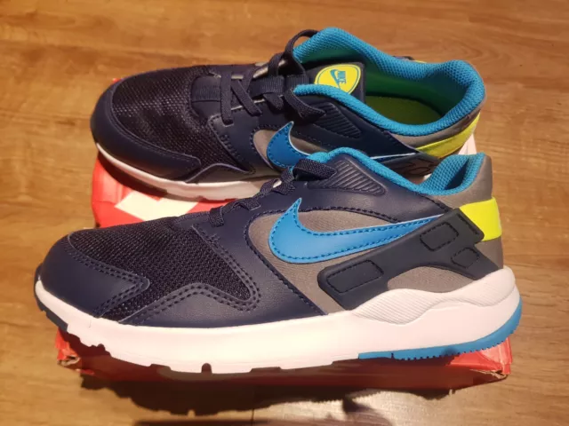 Boys nike trainers best sale size 2