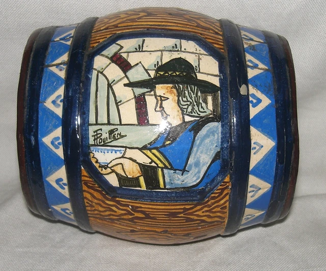 QUIMPER FOUILLEN petit tonneau en faience à décor d'un breton