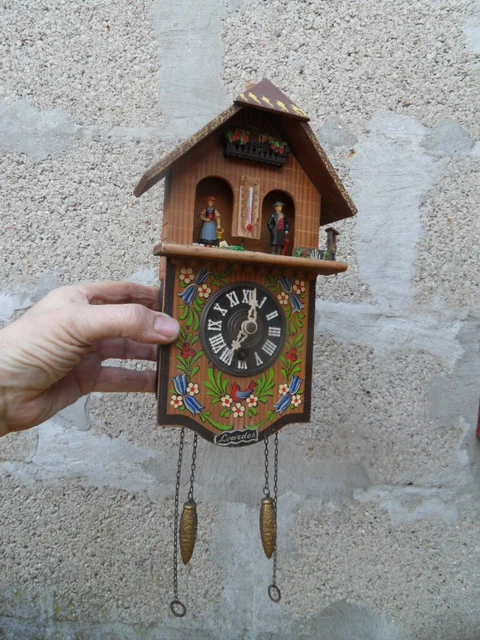 Ancien Coucou D.HÖNES Forêt Noire – Bois Sculpté Noyer Avec Lapin, Perdrix Et Boîte à Musique – 1960