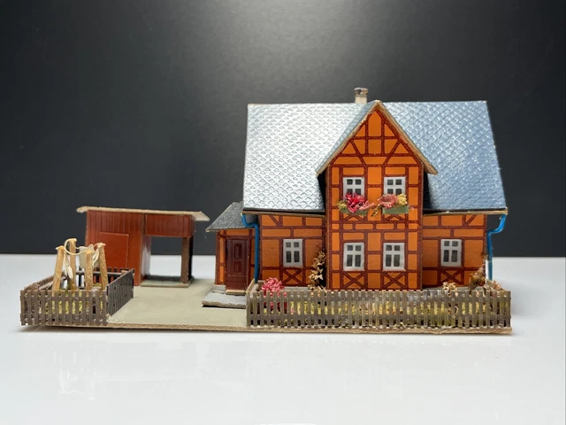 SPUR H0 DDR AUHAGEN FachwerkHaus mit Garten Pappe Gebäude TOP PIKO