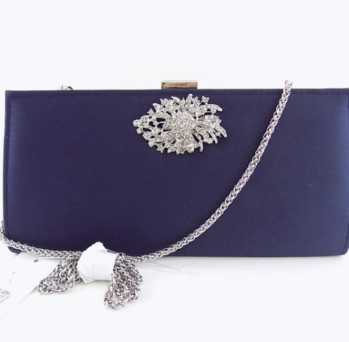 Borsa a tracolla con catena e pochette con telaio Stacee in raso nero...