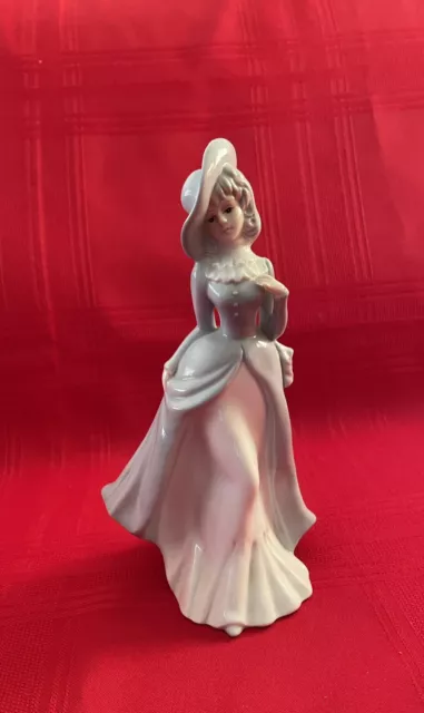 VICTORIAN LADY IN a Elegant Evening Gown Glazed Ceramic Figurine Made in  Japan $25.00 - PicClick