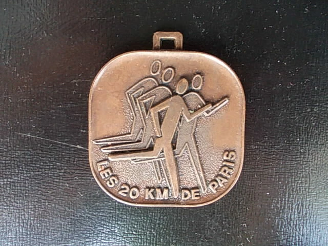 Rare médaille 20 kilomètres Paris 1983 ASC AIR Trophée RTL 1983 semi marathon !
