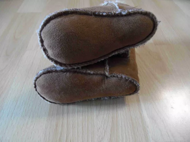 UGG belles chaussures bébé en peau d'agneau ERIN 5202 taille S/18 NEUVES avec  516 2