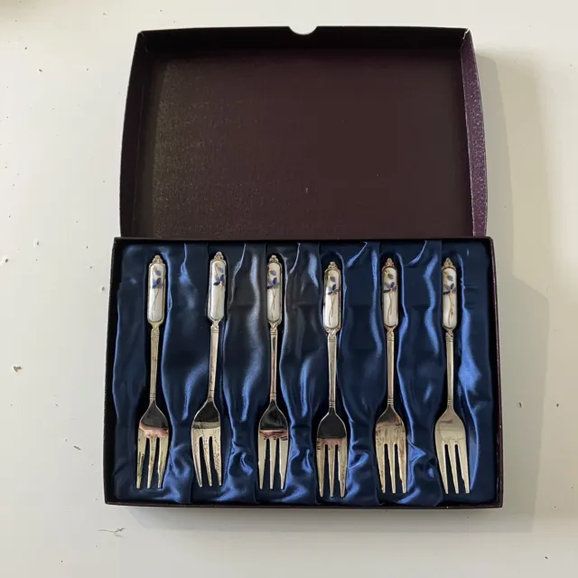 Set Of Vintage Decorative Silver Plated Dessert Forks Boxed Floral Handle