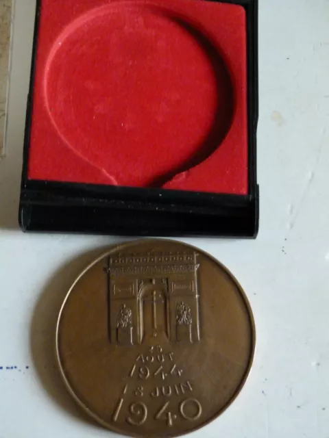 GRANDE MEDAILLE ANCIENNE 1945 CHARLES DE GAULLE Signée / En BRONZE 2