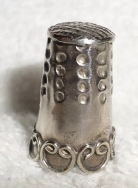 THIMBLE Mexico 2.6 grams Sterling Silver Small Size Curley Cues Unknown Maker