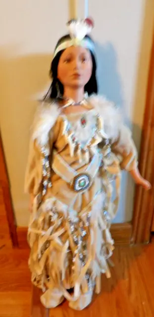 Vintage NATIVE AMERICAN Princess INDIAN 25” DOLL with suede dress-stand (8/6-S)