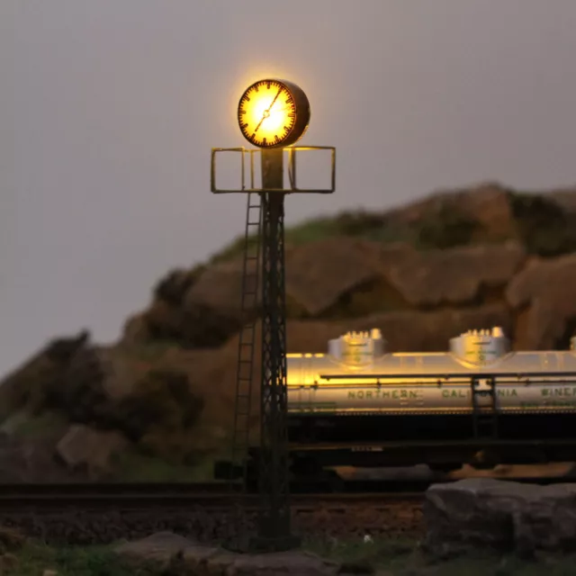 1 Stk. Modell LED Lampe Bahnleuchten Gittermastleuchte Spur N 1:160 Licht Layout
