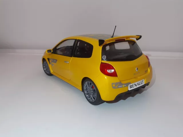 Transformation Renault Clio 3 RS R27 F1 Team phase 1 1/18 Norev