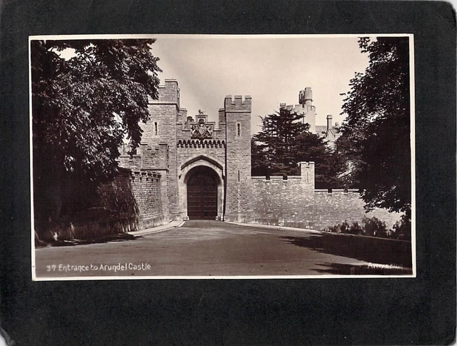 C8863 UK Arundel Castle Entrance vintage postcard