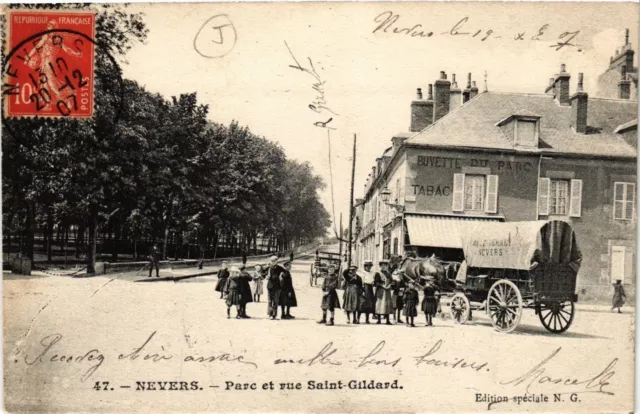 CPA AK NEVERS - Parc et rue St-Gildard (421302)