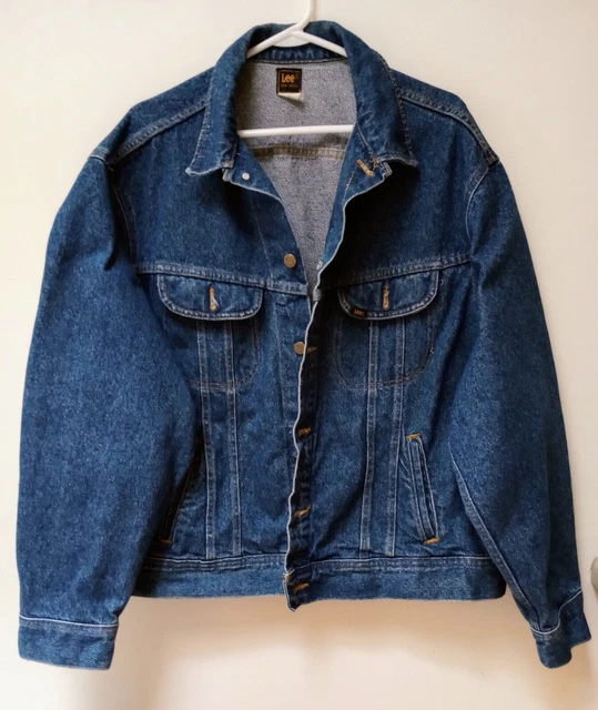 Mens Lee Denim Blue Jeans Jacket sz XL Unlined, has 2 cell phone pockets inside.