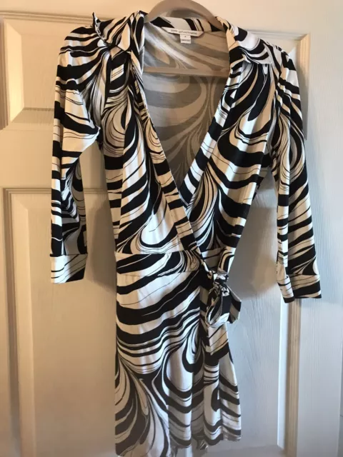 Diane von Furstenberg Celeste Silk Jersey Wrap Romper print Size 8