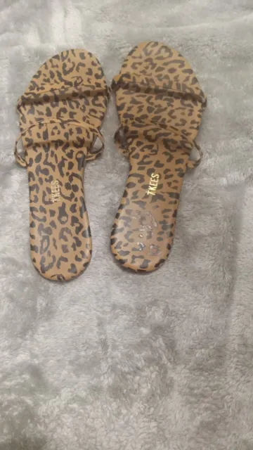 TKEES Flip Flops / Sandals - Size 9 - Cheetah Print