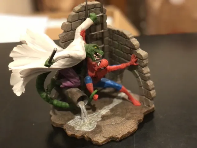 Diamond Select Toys Action Spiderman vs Lizard Resin Statue Sculpture