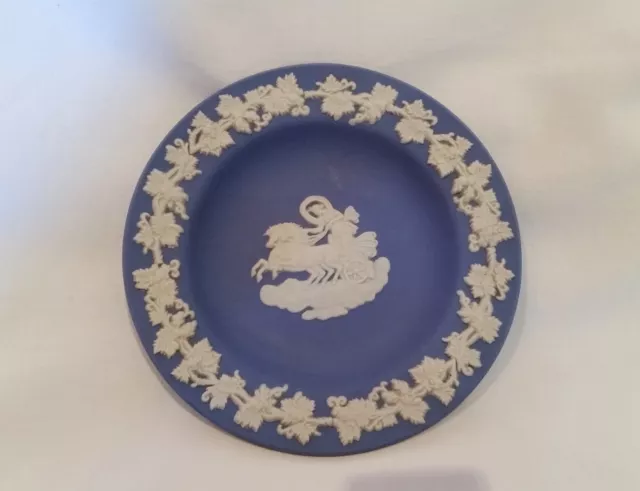 Wedgwood Teller Schale Streitwagen Jasperware blau weiß England Keramik 11 cm.