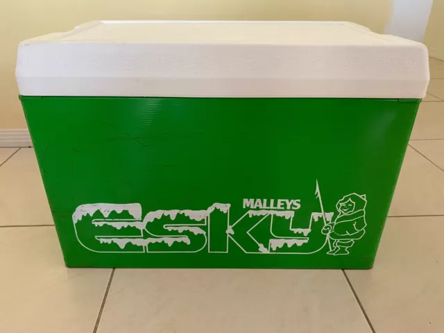 Retro green metal Malleys Esky, large size, good condition