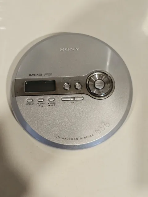 Radio personal Sony D-NF340 CD Walkman FM MP3 para reparación o repuestos