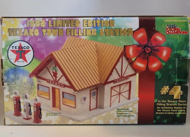 Vintage 1998 Racing Champions Texaco Town Filling Station #4 With Pumps