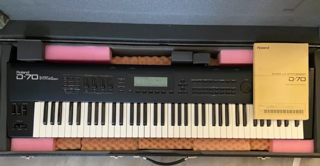 ROLAND D70 Synthétiseur, 76 Keys, vendu avec flight case, mode emploi original