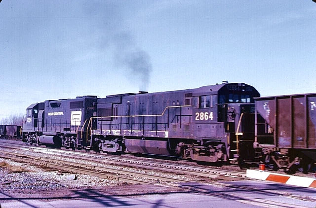 Original Kodachrome Slide Penn Central U-30B #2864 Erie, Pa March 10, 1974