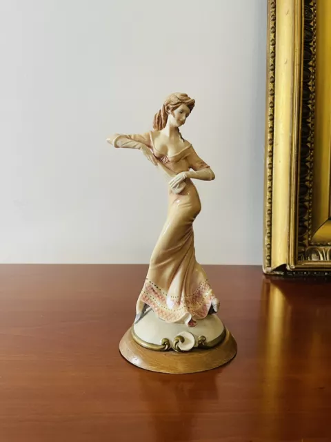 Belle statue italienne par B Merli Capodimonte très belle porcelaine