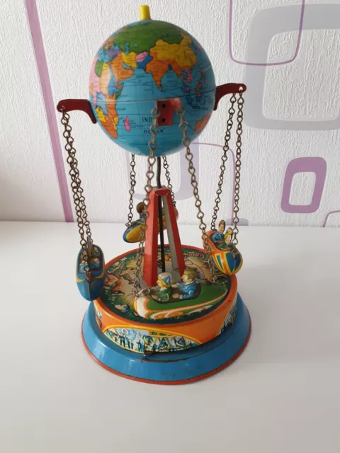 Kettenkarussell mit Gondeln Blechspielzeug Globus Vintage