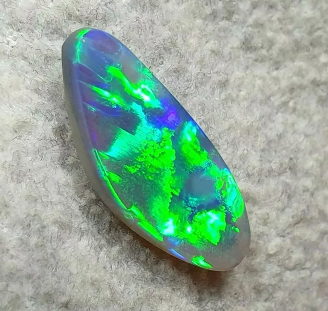 GEM - Blackopal  Grün - Blau -Top Farbe-  7,55ct. -Top Brillanz 5+ !!