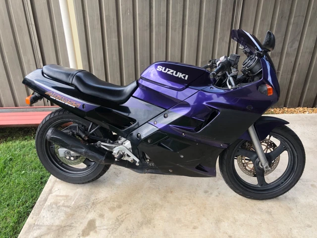 Suzuki GSX250F Across Suzuki GSX250F Across