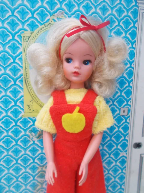 Stunning rare 1975 Pretty Pose Sindy with thick curly blonde hair