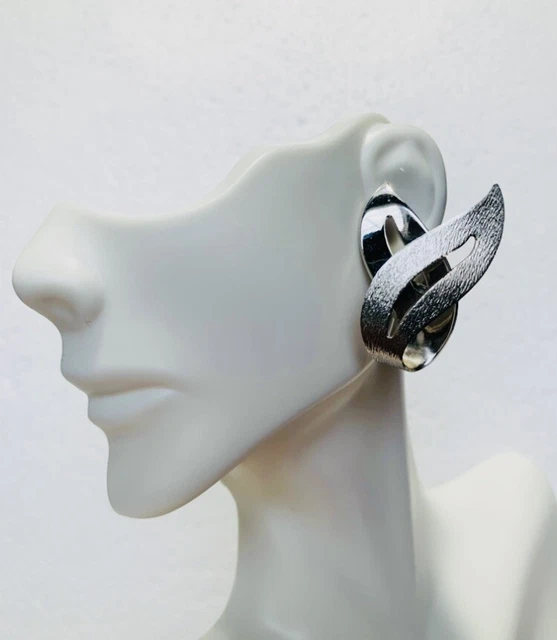Vintage Sarah Coventry Silver Tone Flame Women’s Brooch & Clip On Earrings Set