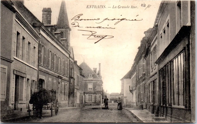 58 ENTRAINS - vue d'ensemble de la grande rue.