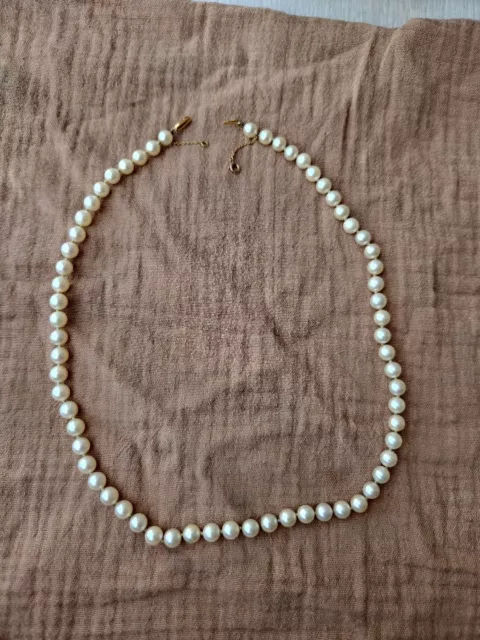 Collier De Perles De Culture. Fermeture Mousqueton En Or 18 Kt. Xxe Siècle.