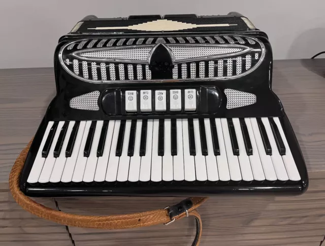 Elita Accordion excellent condition
