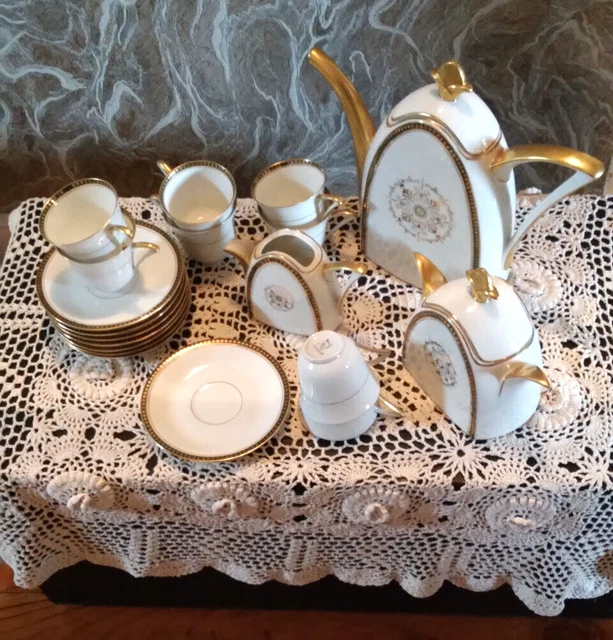 Service à café avec liseret argenté - Arts de la table