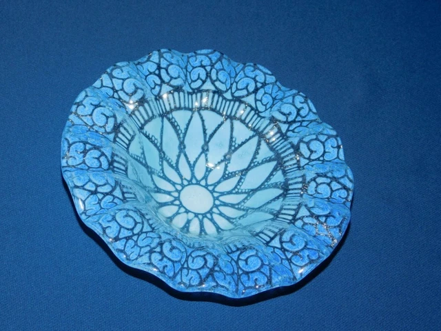 Sydenstricker Fused Art Glass Embassy bowl Cape Cod Mass White C & Blue R 6 3/4"