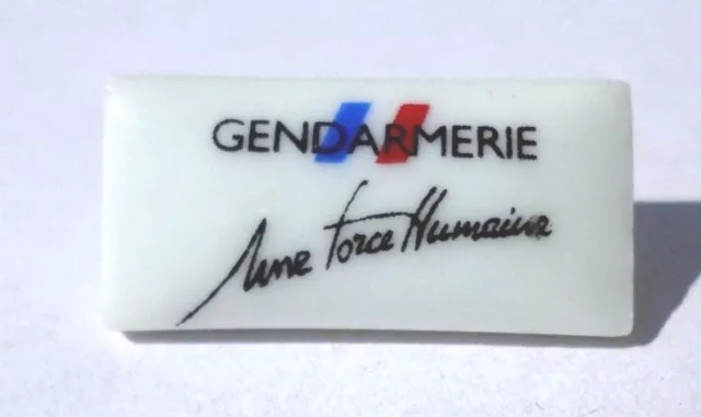 Pin's Gendarmerie nationale / porcelaine / Une Force Humaine