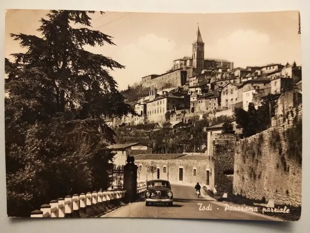 Todi (Perugia). Veduta parziale - Auto, Car, Voitures.