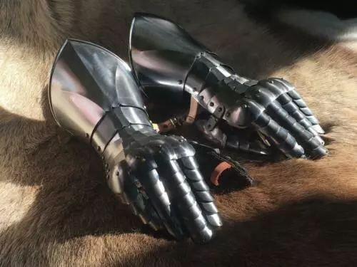 Medieval hand forged armored steel battle armor gauntlets hand armor gloves