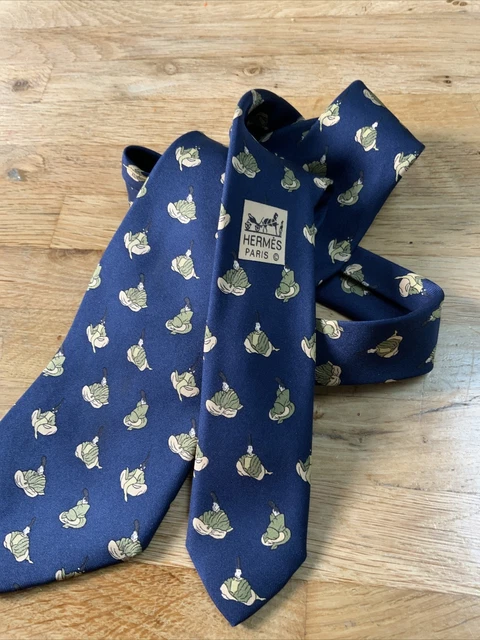 Cravate Hermès 100% Soie Verte Et Bleue Motif Lapin - Occasion