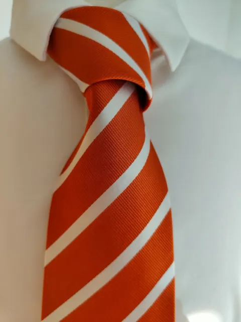 Nuova cravatta di seta arancione da uomo designer con righe bianche