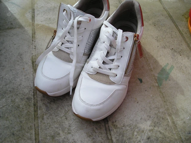 une paire de basket femme blanches en taille 40 2