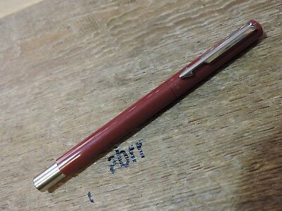 Vintage 1986 date code YC Burgundy with chrome trim PARKER VECTOR ROLLERBALL PEN