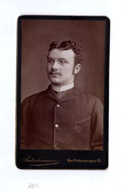 CDV Foto Herrenportrait mit Zwicker - Wien 1880er