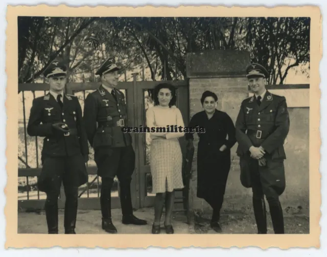 Orig. Foto Offiziere mit ital. Frauen in SYRAKUS Siracusa Sizilien Italien 1941