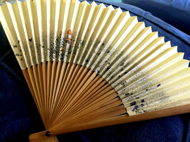 Vintage 7" long Chinese Folding Hand-painted Wild flowers painted on FAN