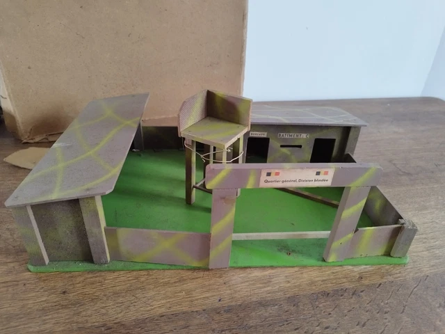 Caserne Parc Militaire Depreux – Jouet Ancien – Dans L'état (manque Un Toit)