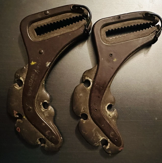 2 Vintage Acme Kwikee Kwiver Mich. Recurve Bow Quiver Clamp On