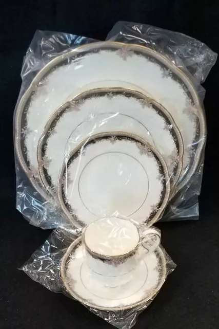 NORITAKE PALAIS ROYAL 20 Piece Set, 5 Piece Setting For 4 NORITAKE PALAIS ROYAL 20 Piece Set, 5 Piece Setting For 4